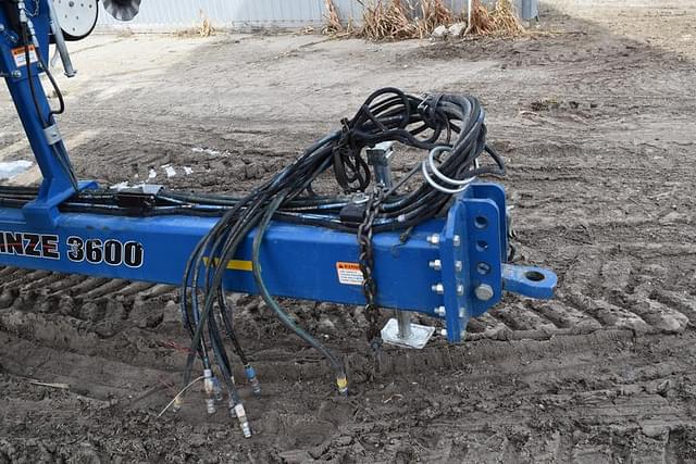 Image of Kinze 3600 equipment image 4