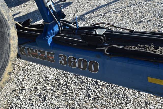 Image of Kinze 3600 equipment image 4