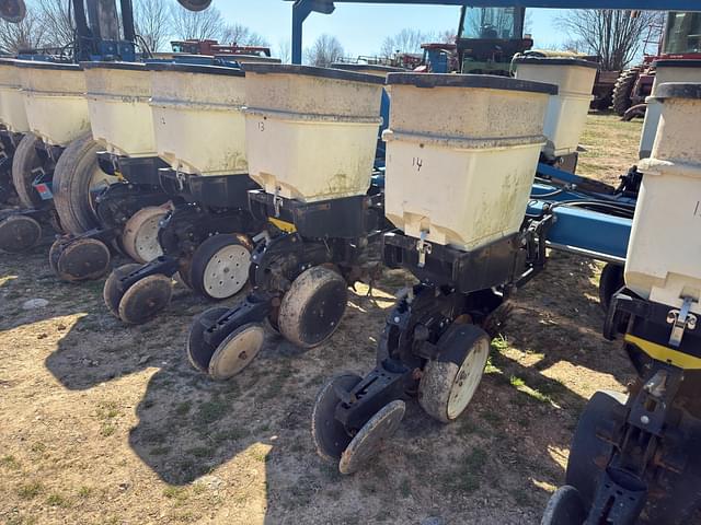 Image of Kinze 3600 equipment image 4