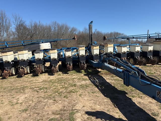 Image of Kinze 3600 equipment image 1