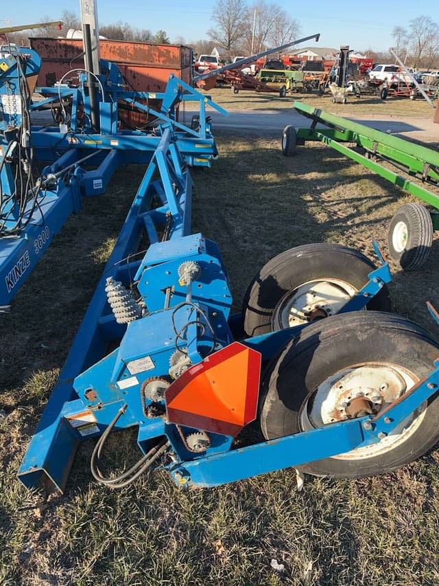 Image of Kinze 3600 equipment image 4