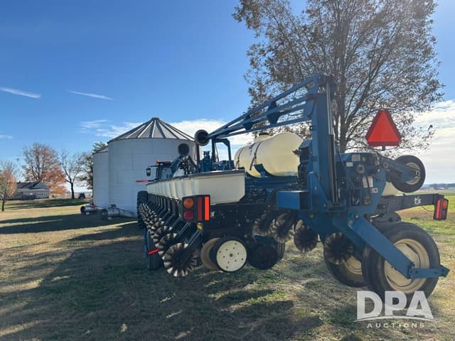Image of Kinze 3600 equipment image 4