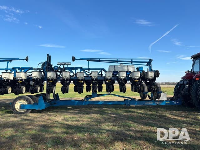 Image of Kinze 3600 equipment image 1