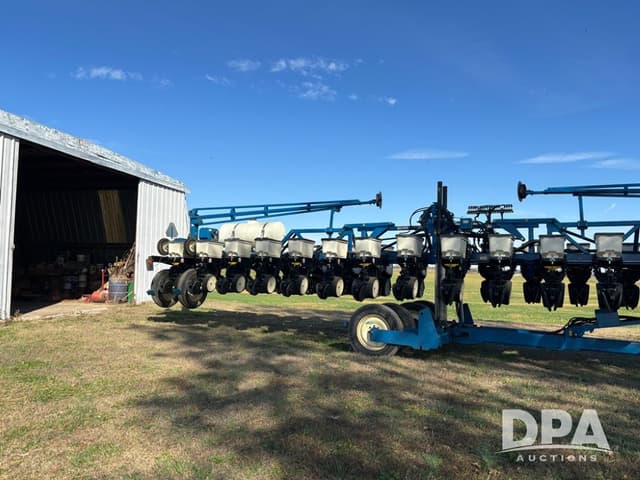 Image of Kinze 3600 equipment image 2