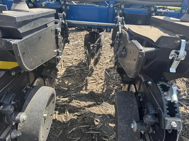 Image of Kinze 3600ASD equipment image 3
