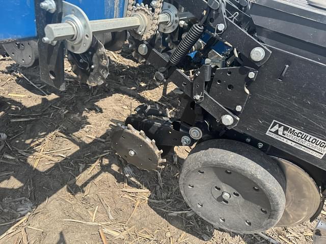 Image of Kinze 3600ASD equipment image 2