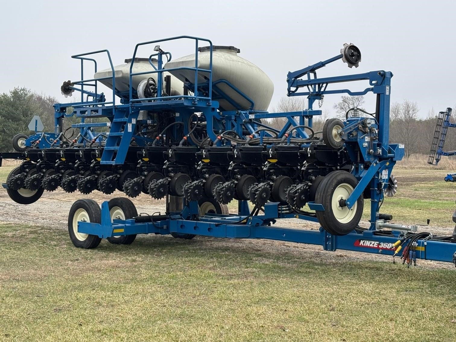 2022 Kinze 3605 Equipment Image0
