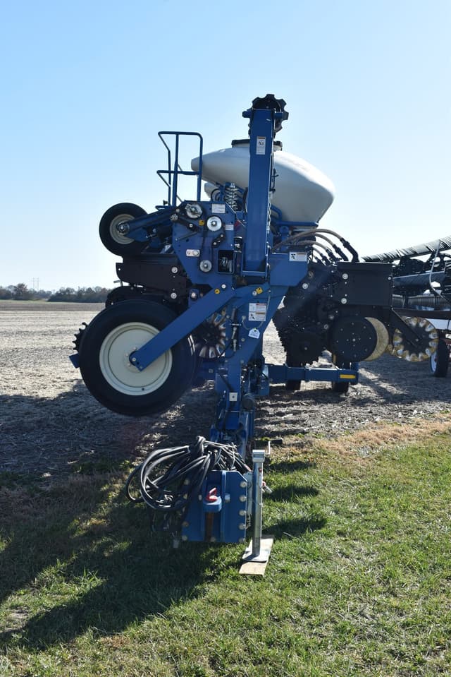 Image of Kinze 3605 equipment image 2