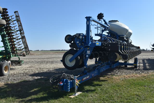 Image of Kinze 3605 equipment image 1