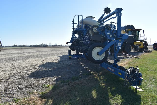 Image of Kinze 3605 equipment image 3