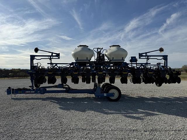 Image of Kinze 3605 equipment image 4