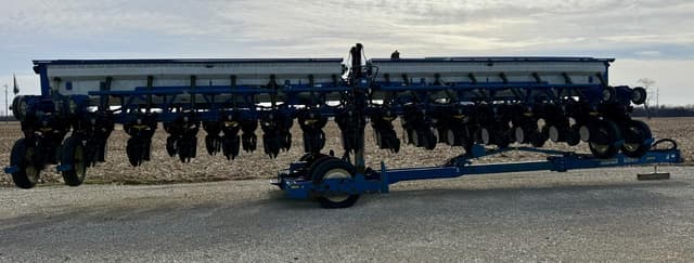 Image of Kinze 3650 equipment image 4
