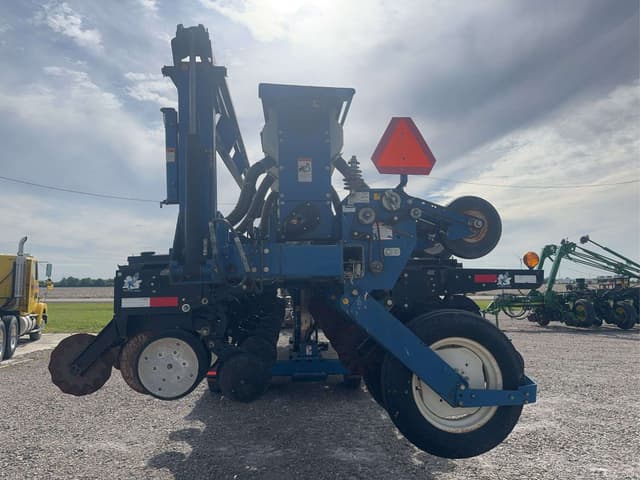 Image of Kinze 3650 equipment image 4