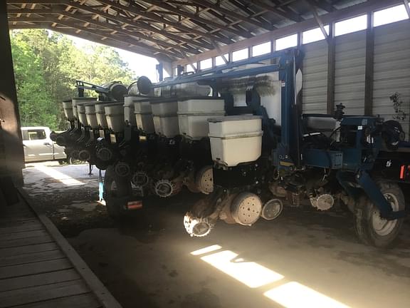 Image of Kinze 3650 equipment image 3
