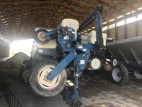 Image of Kinze 3650 equipment image 1