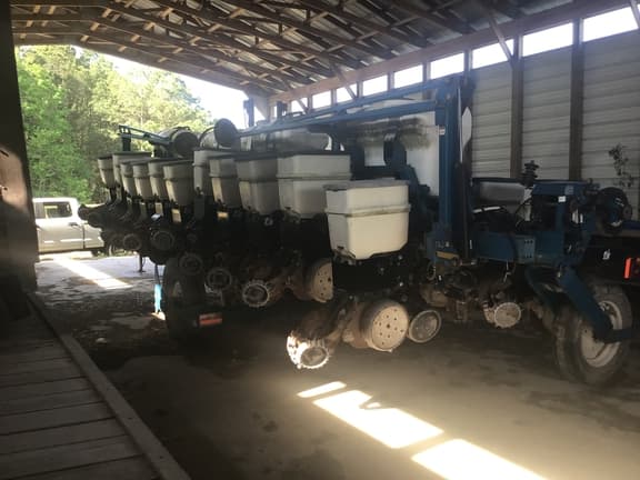 Image of Kinze 3650 equipment image 2