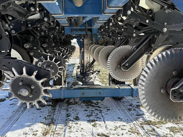 Image of Kinze 3650 equipment image 2