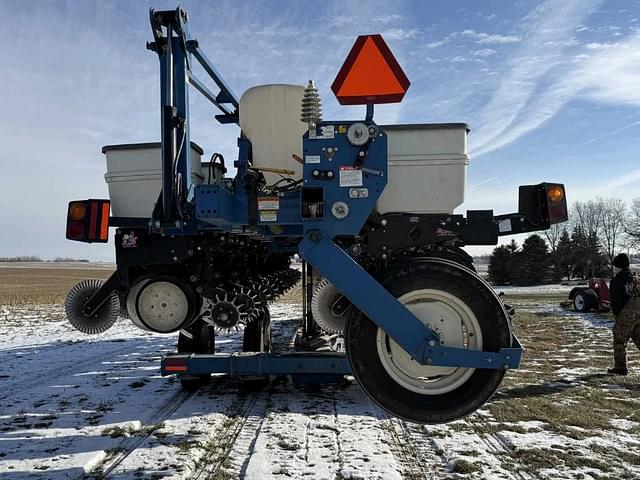 Image of Kinze 3650 equipment image 1