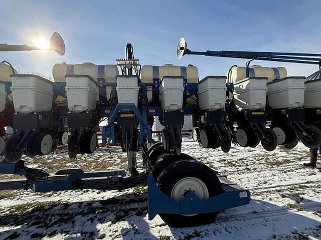 Image of Kinze 3650 equipment image 4