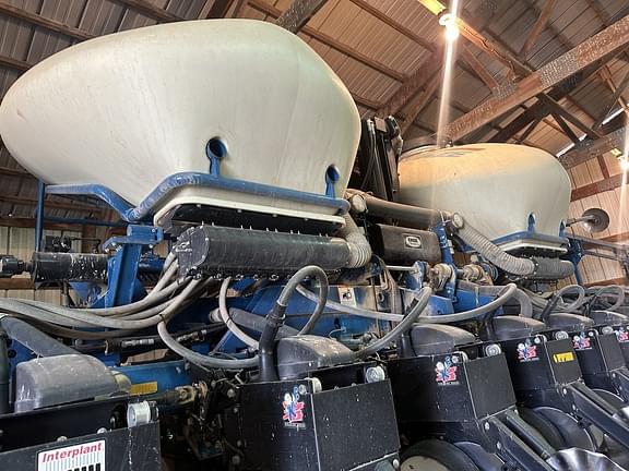 Image of Kinze 3660 equipment image 1