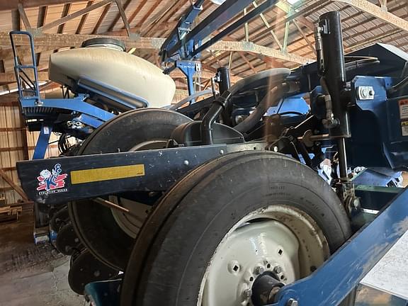 Image of Kinze 3660 equipment image 2