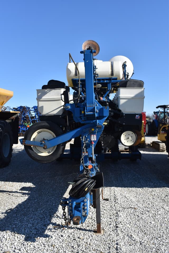Image of Kinze 3660 equipment image 1