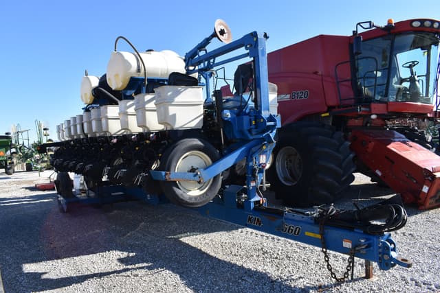 Image of Kinze 3660 equipment image 2