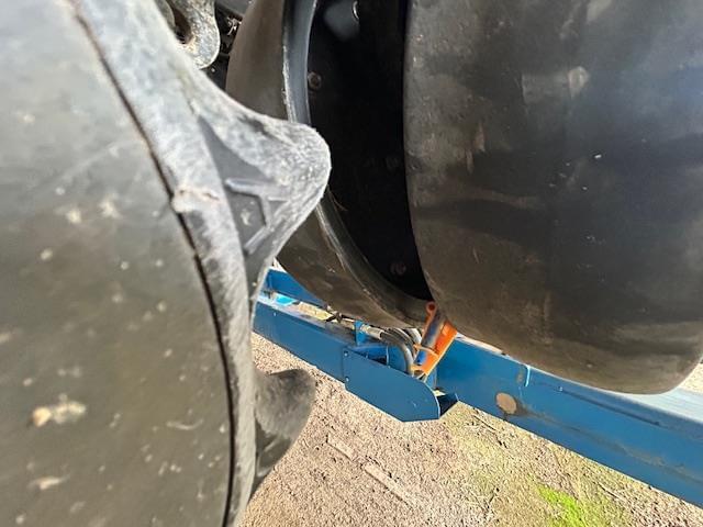 Image of Kinze 3660 equipment image 3