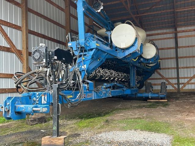 Image of Kinze 3660 equipment image 4