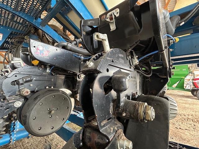 Image of Kinze 3660 equipment image 2