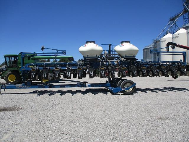 Image of Kinze 3660 equipment image 2