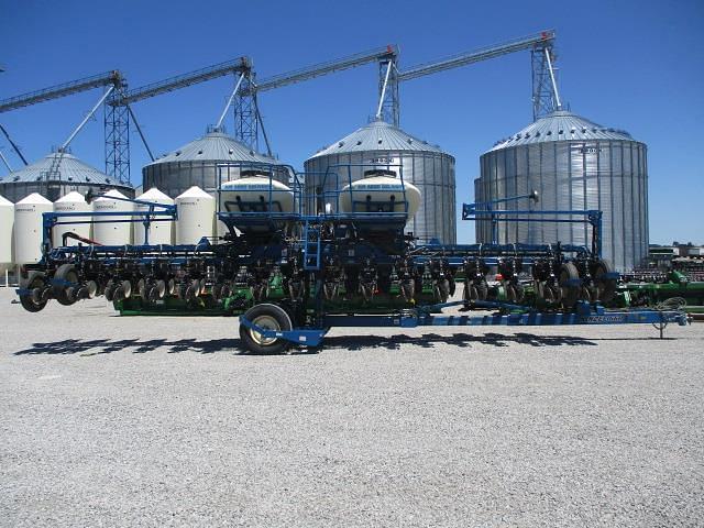 Image of Kinze 3660 equipment image 3