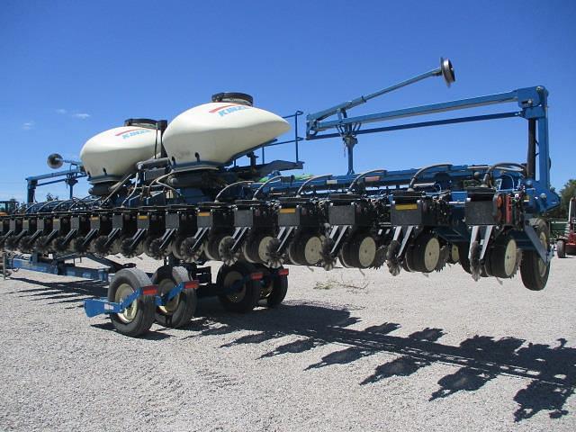 Image of Kinze 3660 equipment image 4