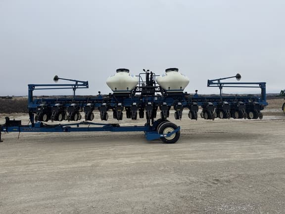 Image of Kinze 3660 equipment image 1