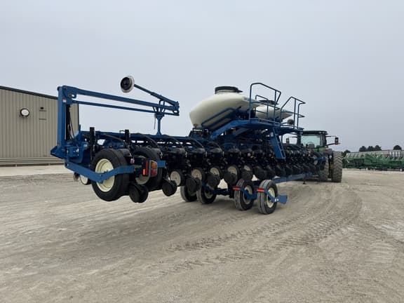 Image of Kinze 3660 equipment image 4