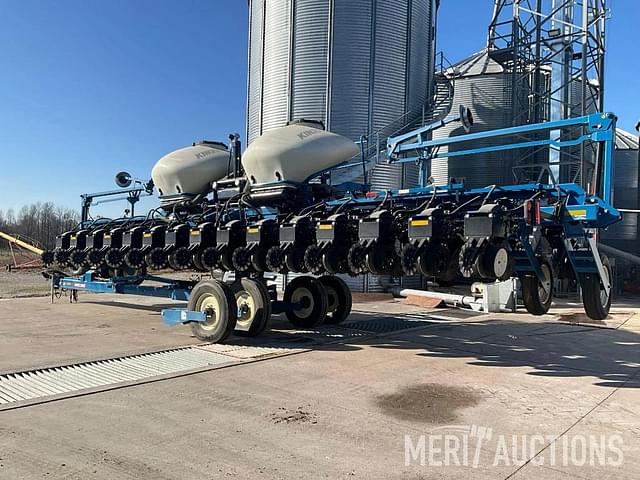 Image of Kinze 3665 equipment image 2