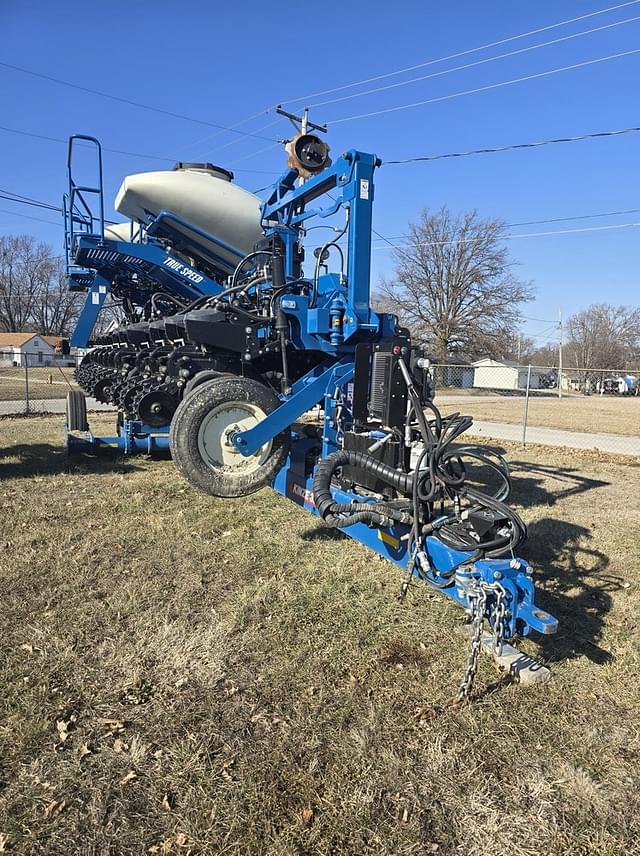 Image of Kinze 3665 equipment image 1