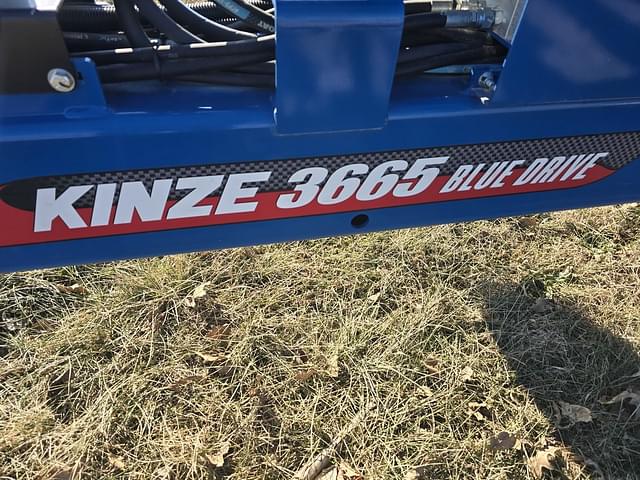 Image of Kinze 3665 equipment image 4