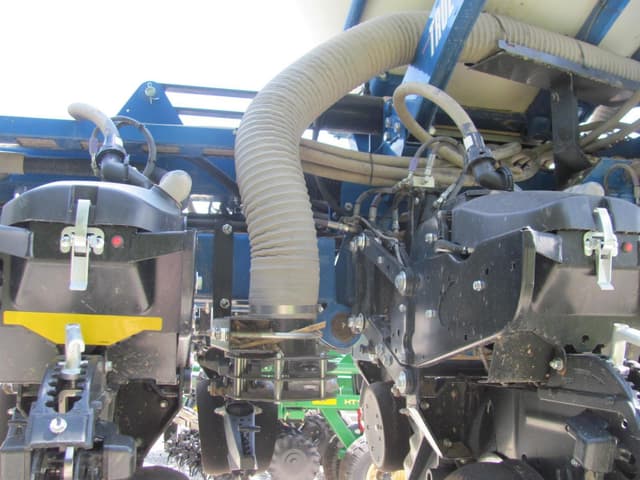 Image of Kinze 3665 equipment image 2