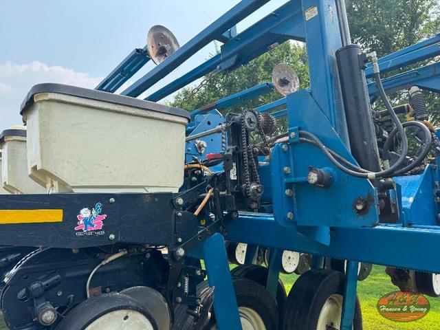 Image of Kinze 3700 equipment image 1