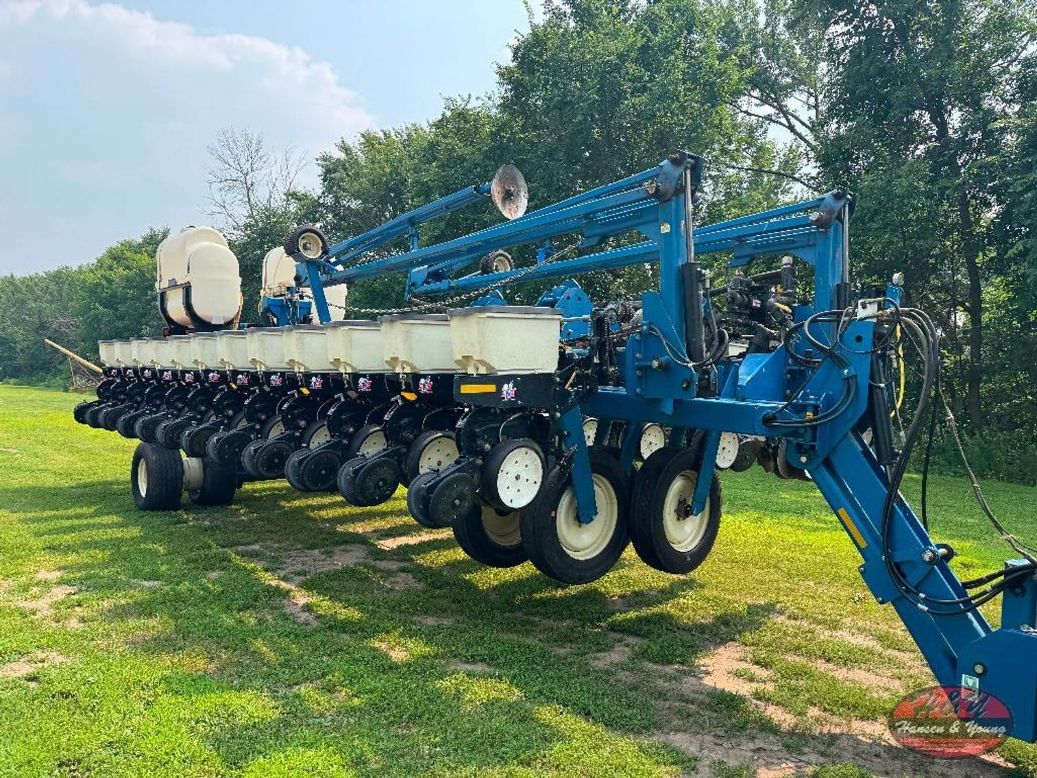 Kinze 3700 Equipment Image0