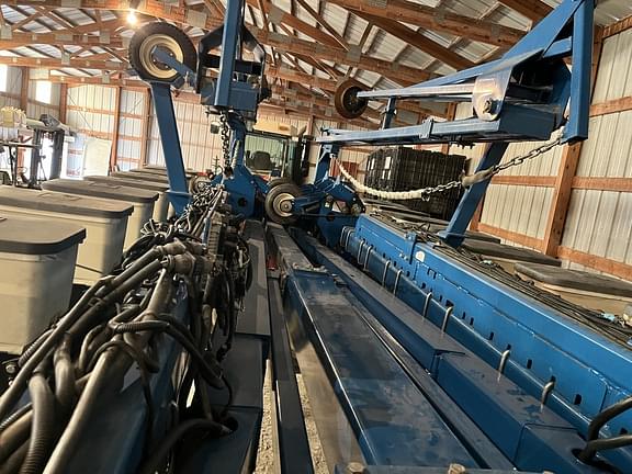 Image of Kinze 3700 equipment image 4