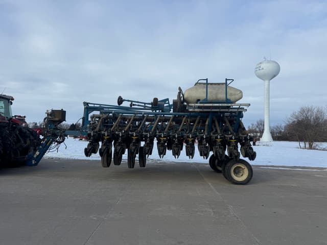 Image of Kinze 3700 equipment image 4