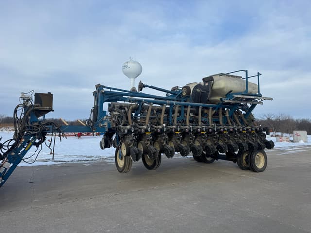 Image of Kinze 3700 equipment image 3