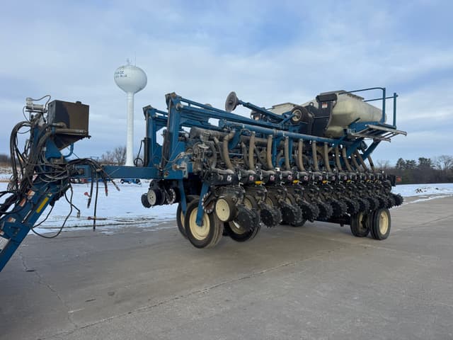 Image of Kinze 3700 equipment image 2