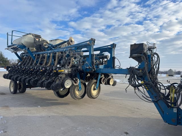 Image of Kinze 3700 equipment image 1