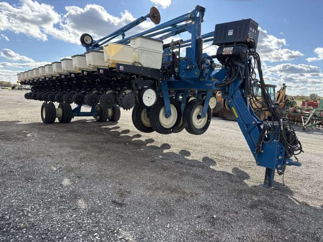 Image of Kinze 3700 equipment image 4