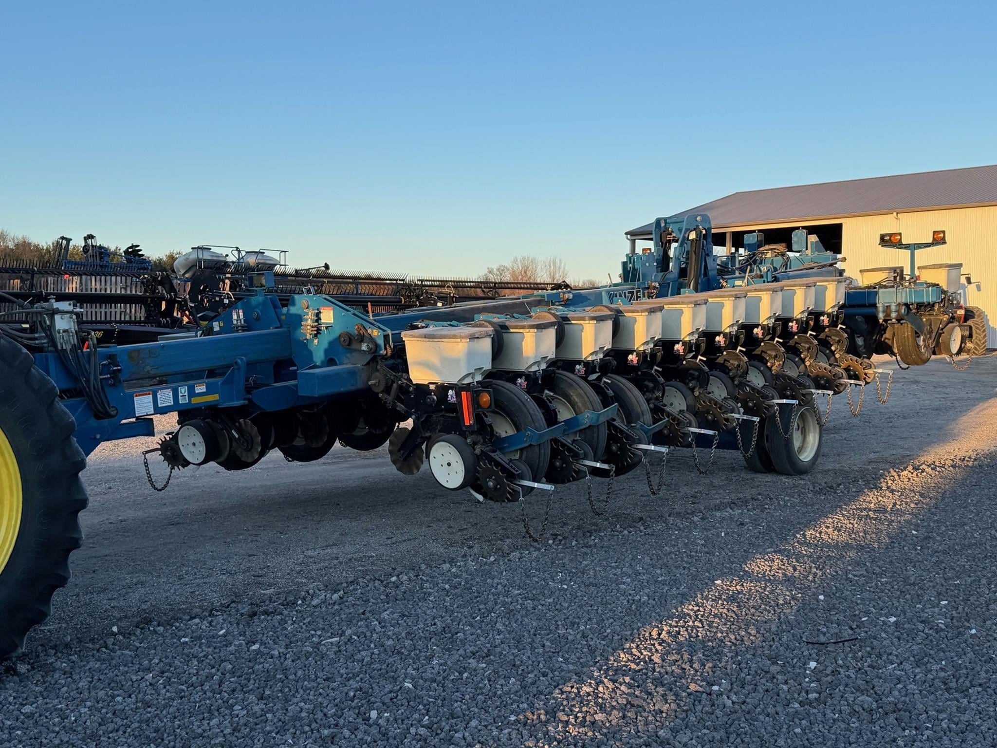 2005 Kinze 3800 Equipment Image0
