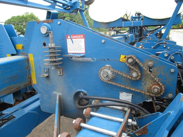 Image of Kinze 3800 equipment image 4