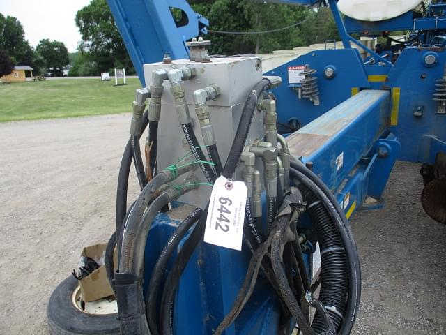 Image of Kinze 3800 equipment image 2
